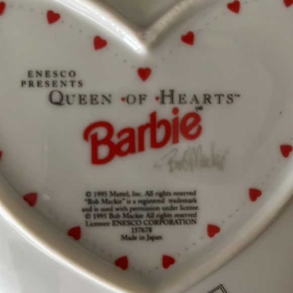 Vintage 1995 Barbie Queen of Hearts heart shaped collectors plate. - Picture 7 of 15